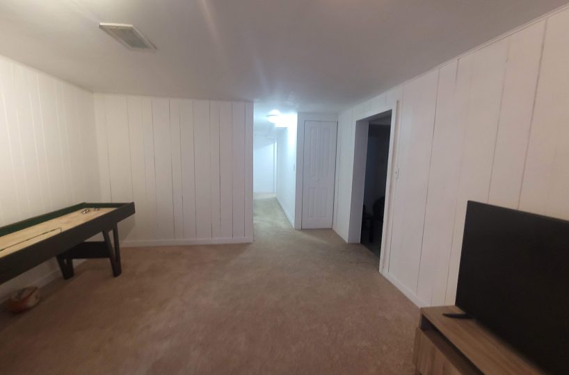 702 5th Street E, North Vancouver BC V7L 1M9