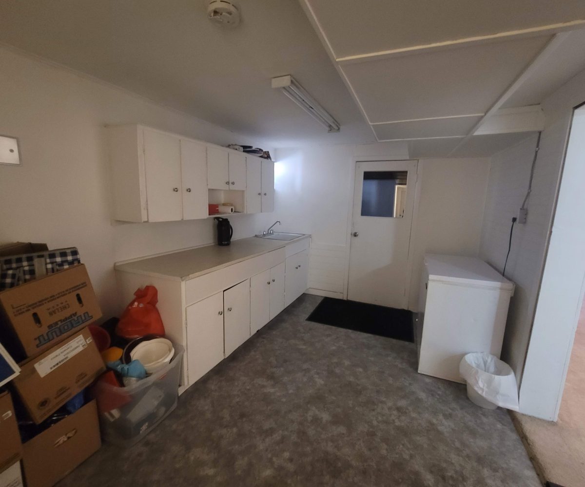 702 5th Street E, North Vancouver BC V7L 1M9