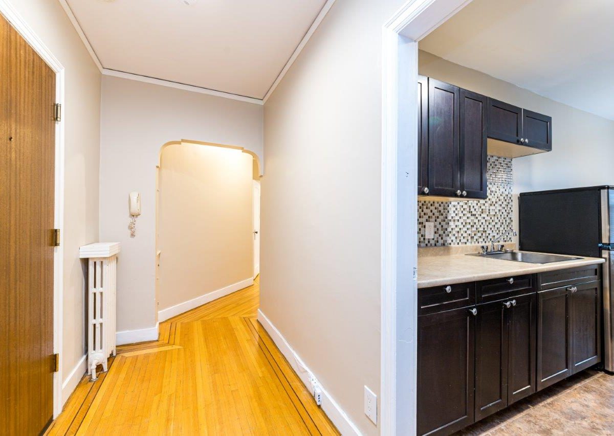 #10 - 1390 West 14th Ave, Vancouver BC V6H 1R1