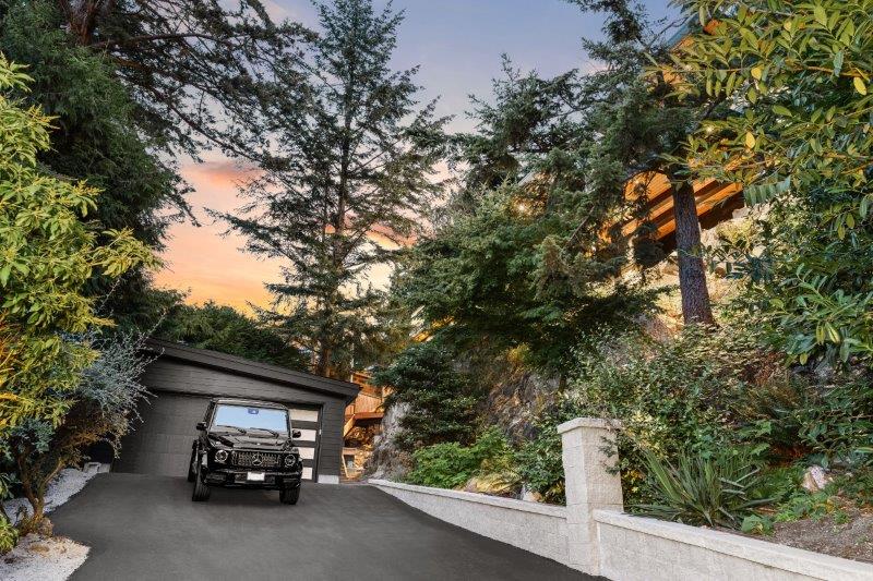 6224 St Georges Place West Vancouver 1