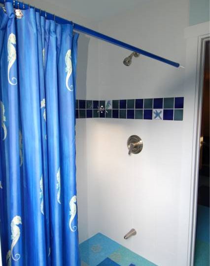 11 Coachhouse bathroom a