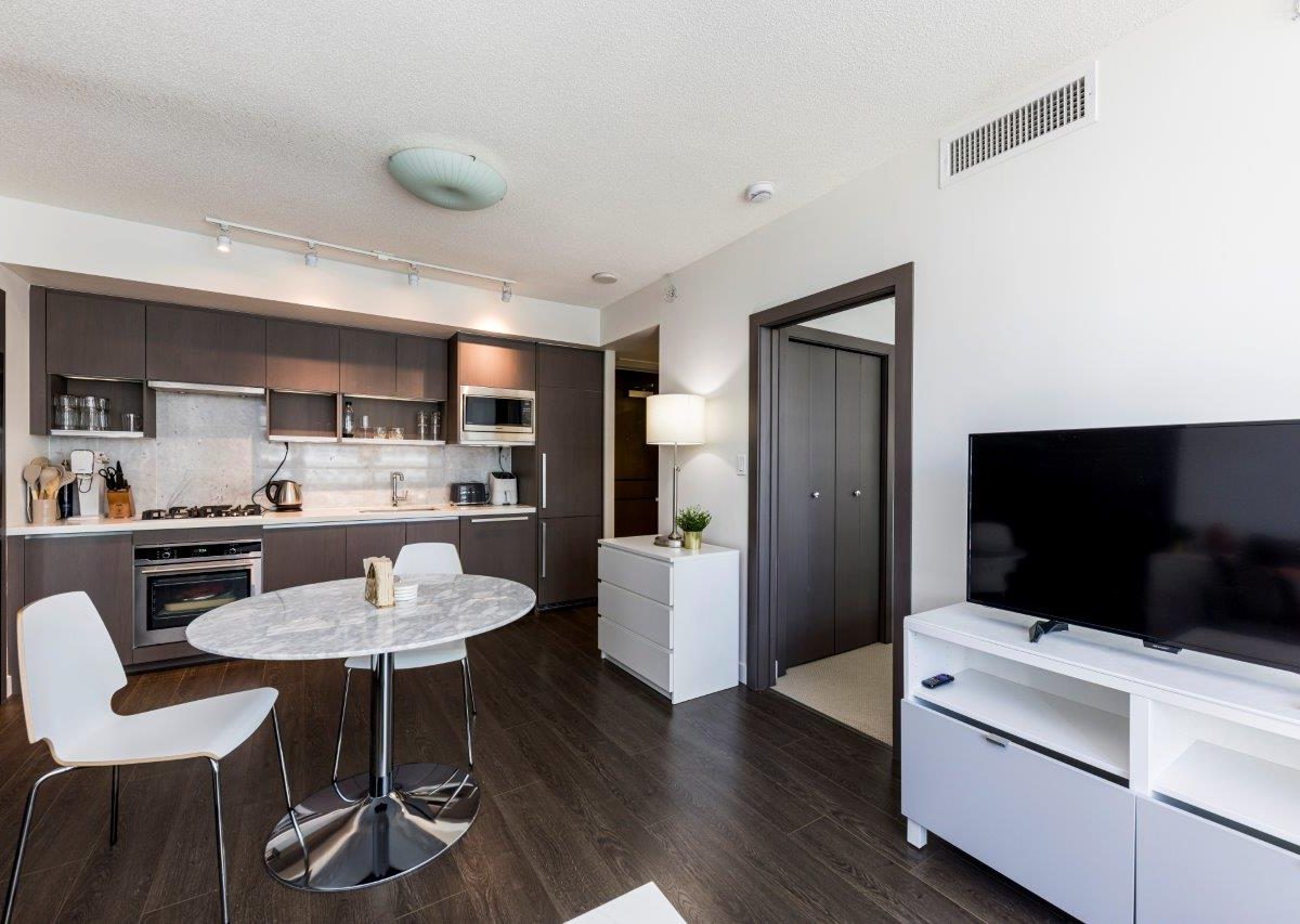 818 68smithe 13