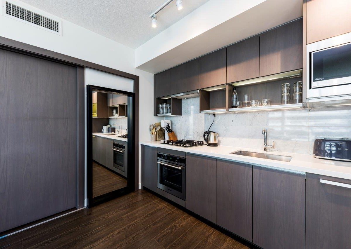 818 68smithe 14