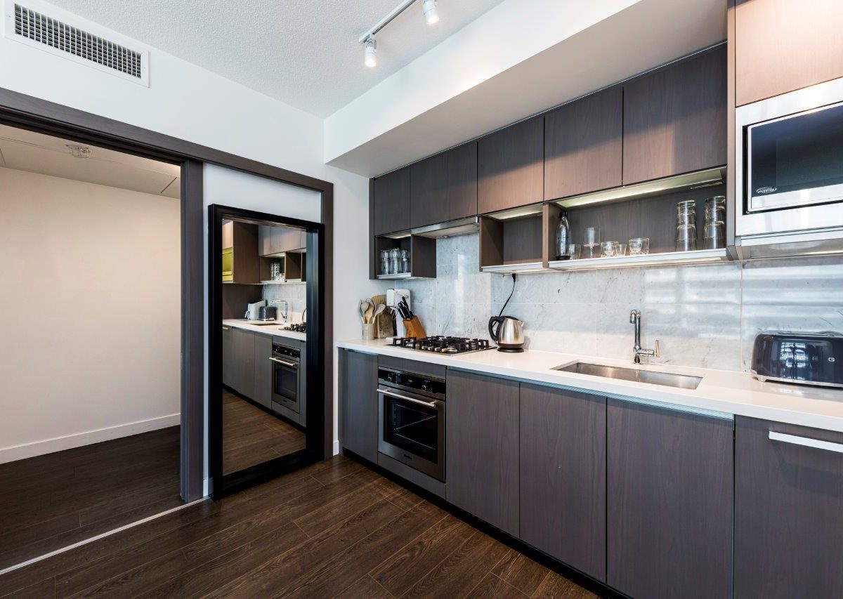 818 68smithe 15
