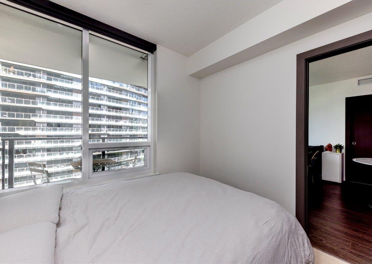 818 68smithe 21