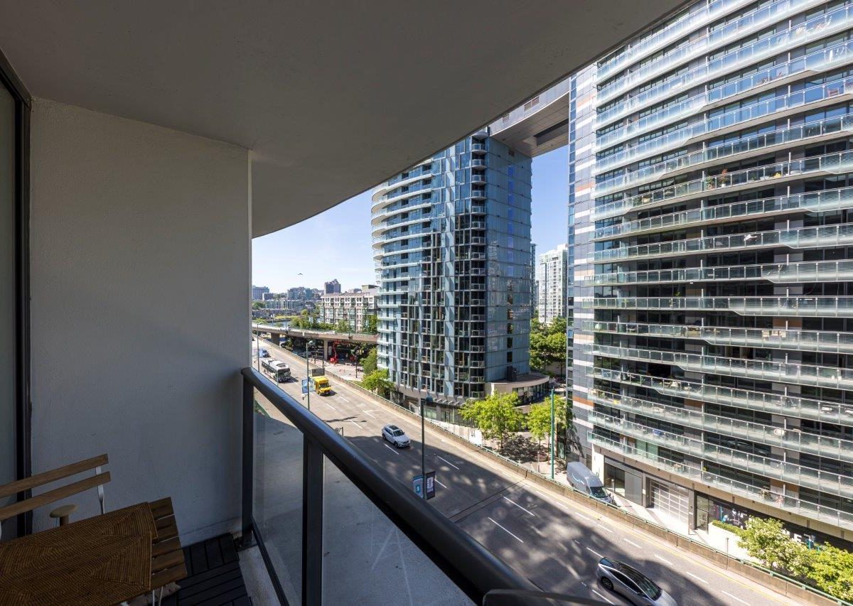 818 68smithe 22