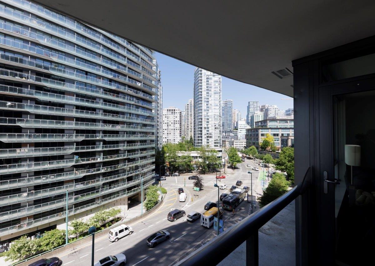 818 68smithe 23