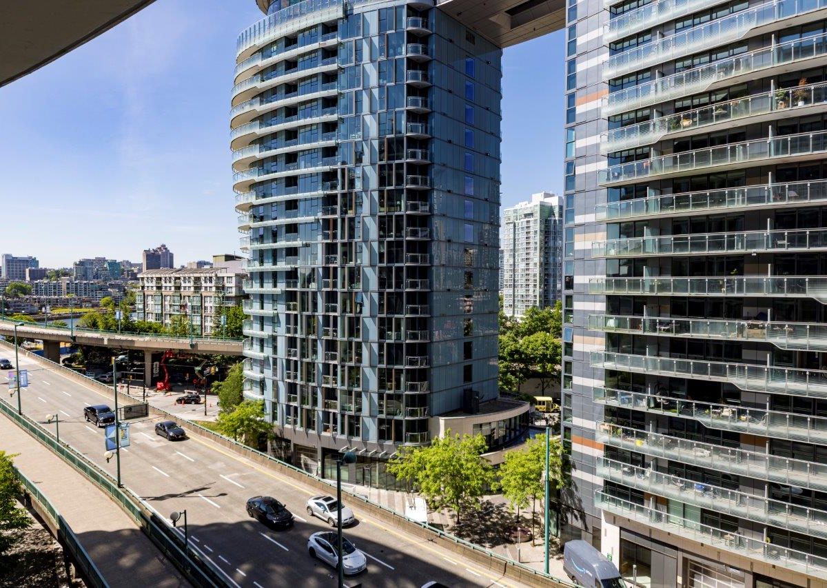 818 68smithe 24