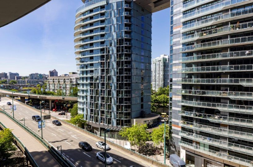 818 68smithe 24