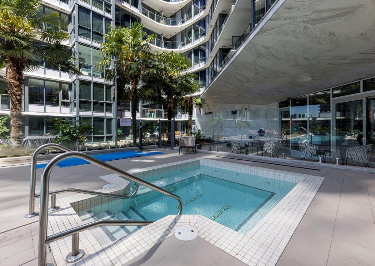 818 68smithe 26